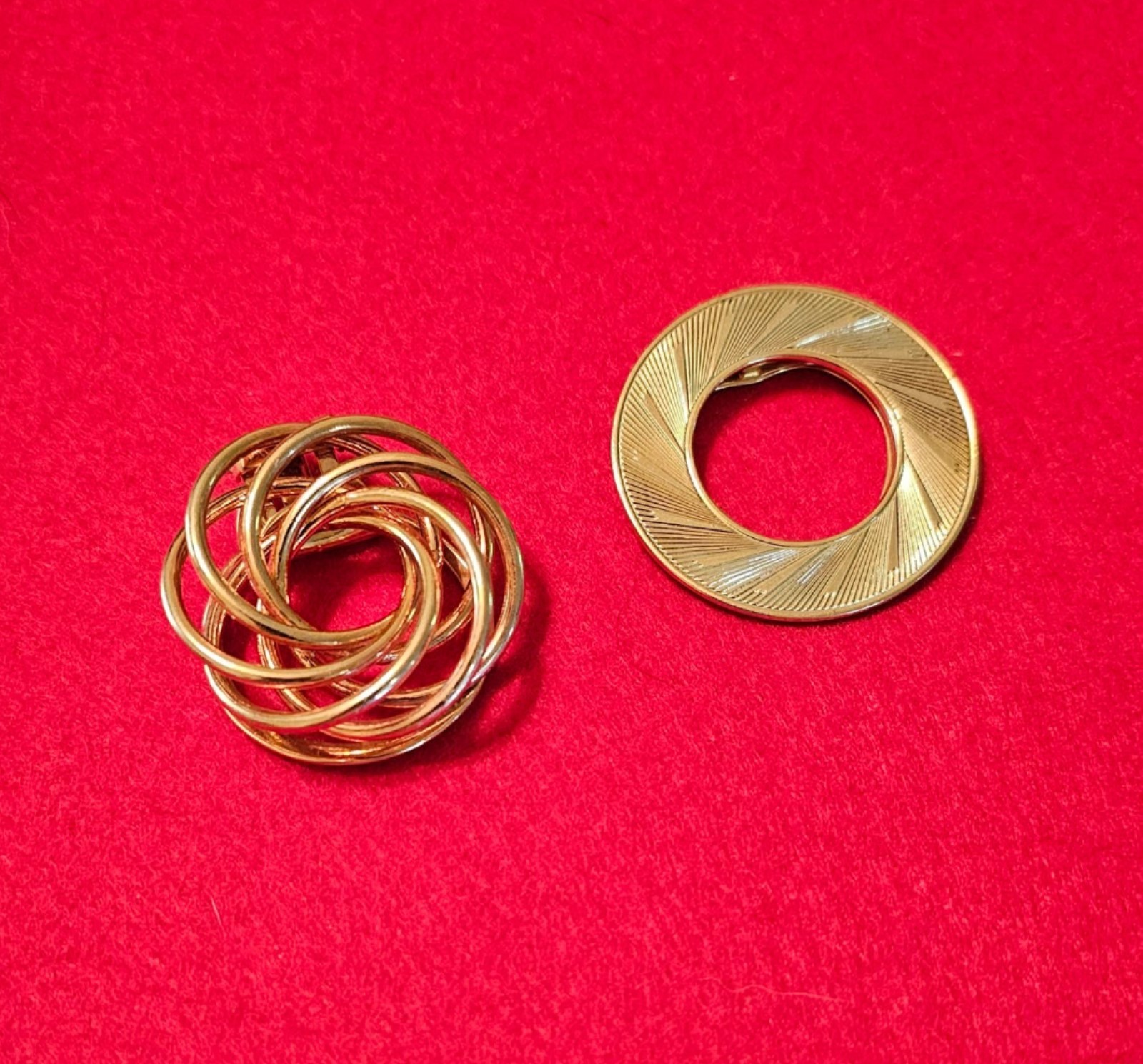 Scarf Clip Set of 2 Gold Tone Circular Multi Wire Interlocking and Etched Swirl