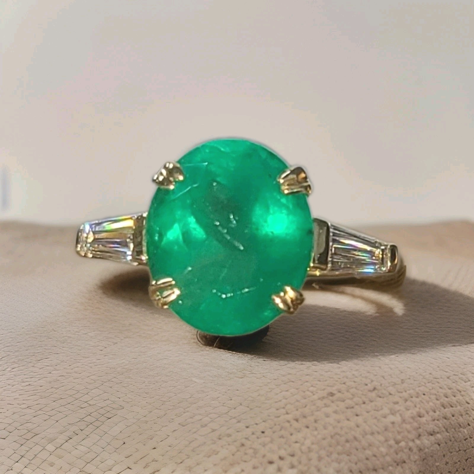 Vintage 14k Yellow Gold Engagement Ring 9.42CT.Natural Green Emerald Oval Shape