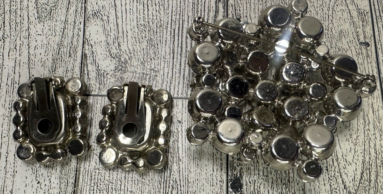 Vintage Unsigned Beauty Smokey Gray Rhinestone Brooch & Clip Earring Set