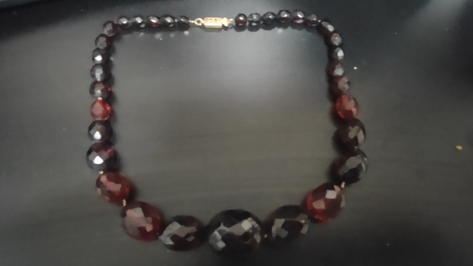 VINTAGE Tested Ruby Red CHERRY 30g AMBER BAKELITE FACETED BEADED 16″ NECKLACE