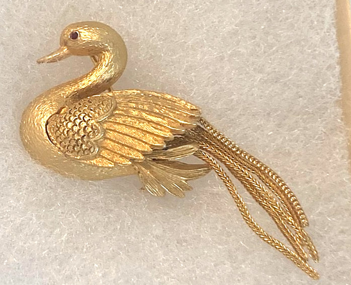Vintage 1950’s GOLD TASSEL KRAMER SWAN BROOCH Bird PIN Ruby Crystal Eye Jewelry