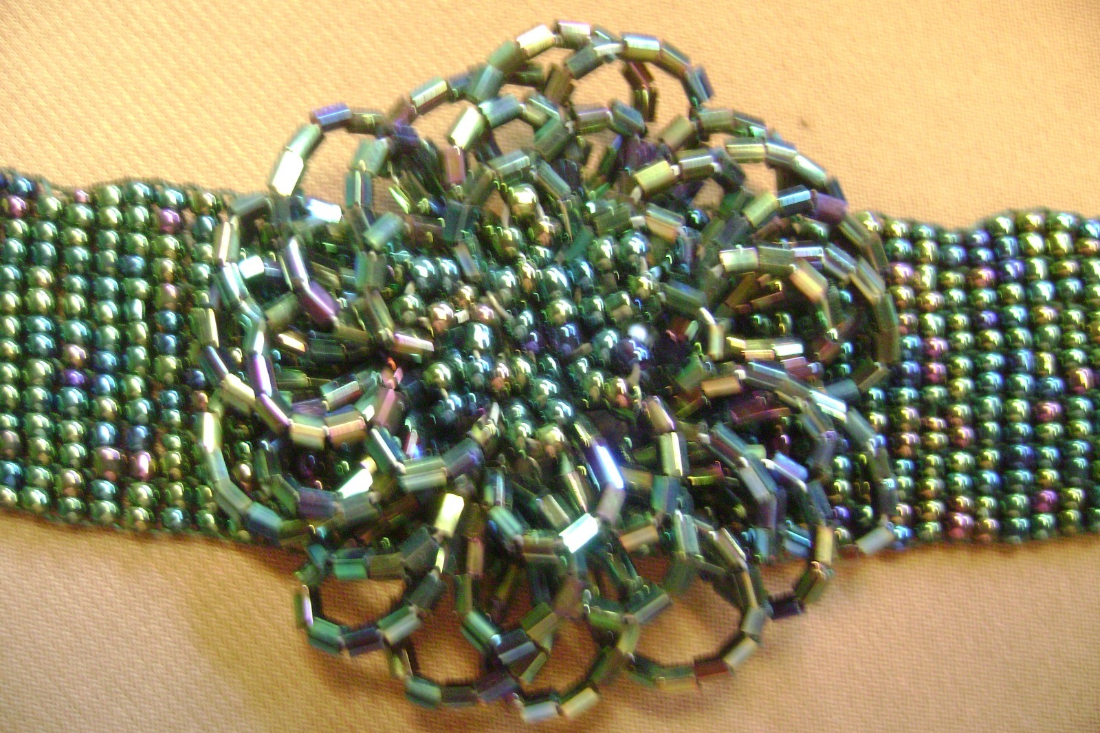 VTG- WIDE MULTICOLOR GLASS SEED BEADED LARGE CENTER FLOWER ADJUSTABLE BRACELET