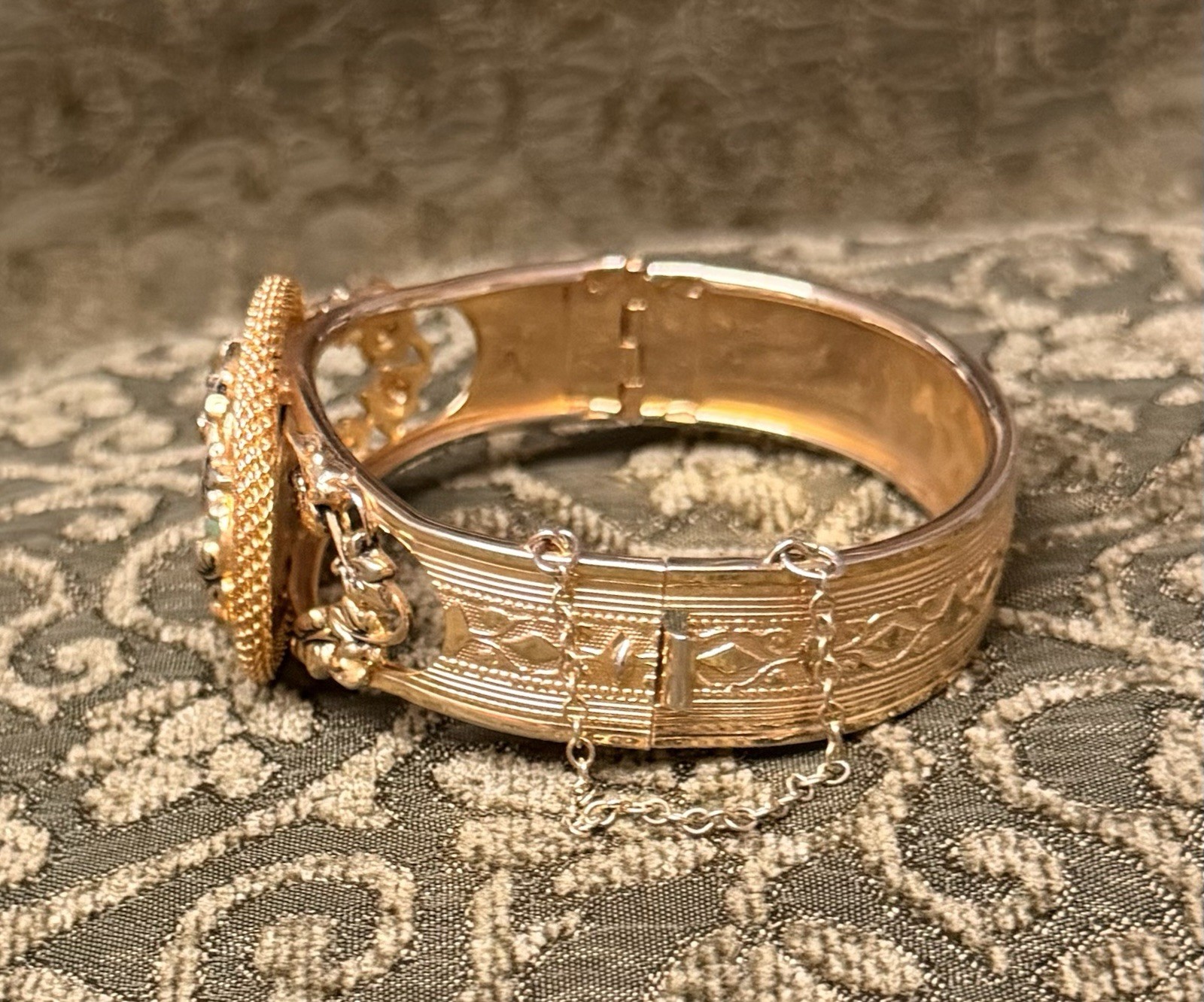 Vintage Faux Jade And Gold Tone Metal Bracelet / Costume Jewelry