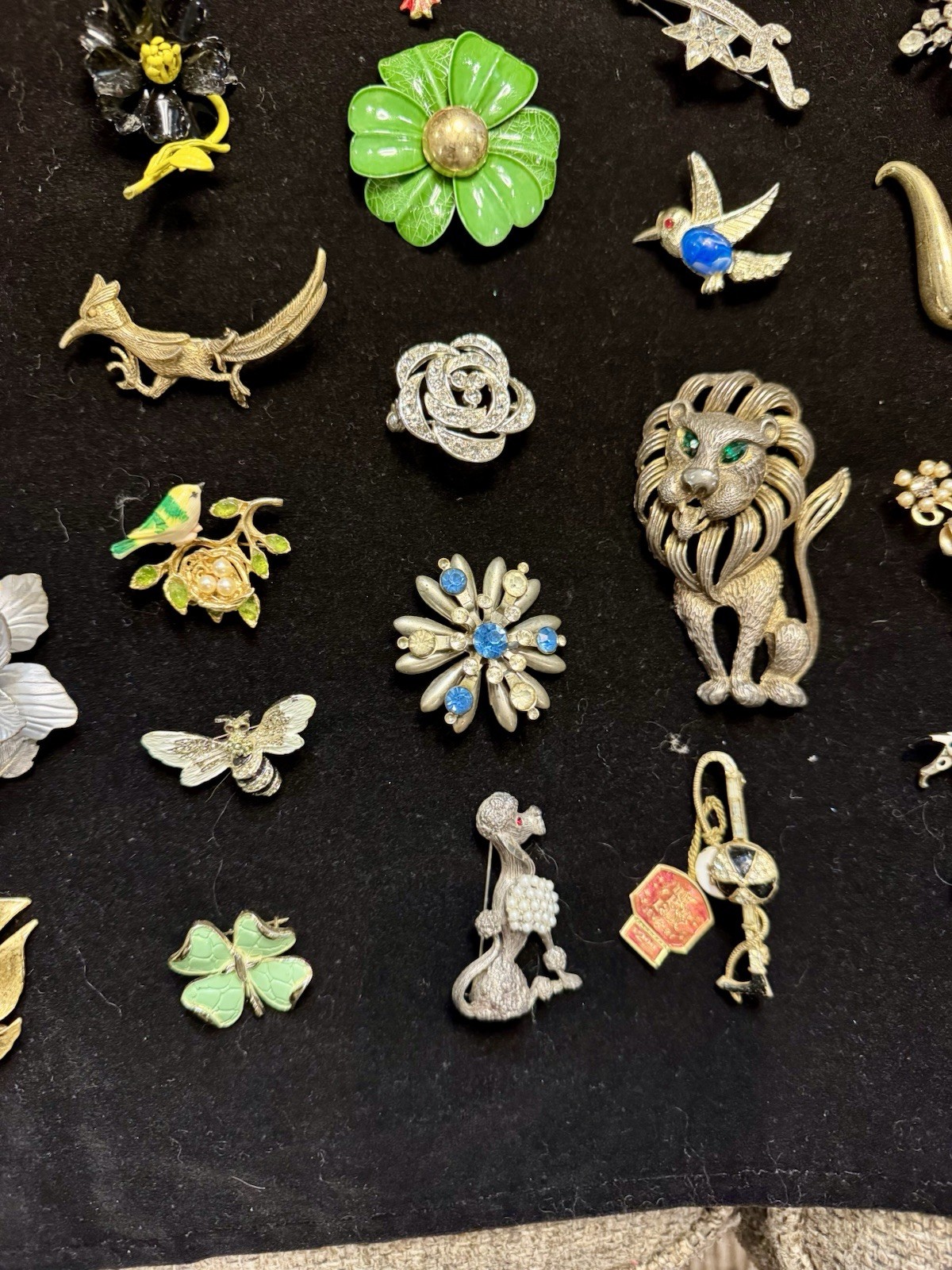 175 Pieces Estate Collection Vintage Brooches Coro, Kramer, Gerry’s, Ora Lisner