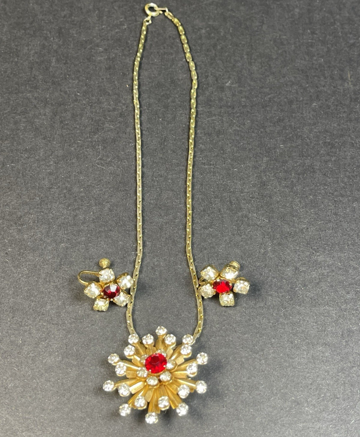 VTG Red & Clear Rhinestone Starburst Brooch Necklace & Earrings Set Gold Tone