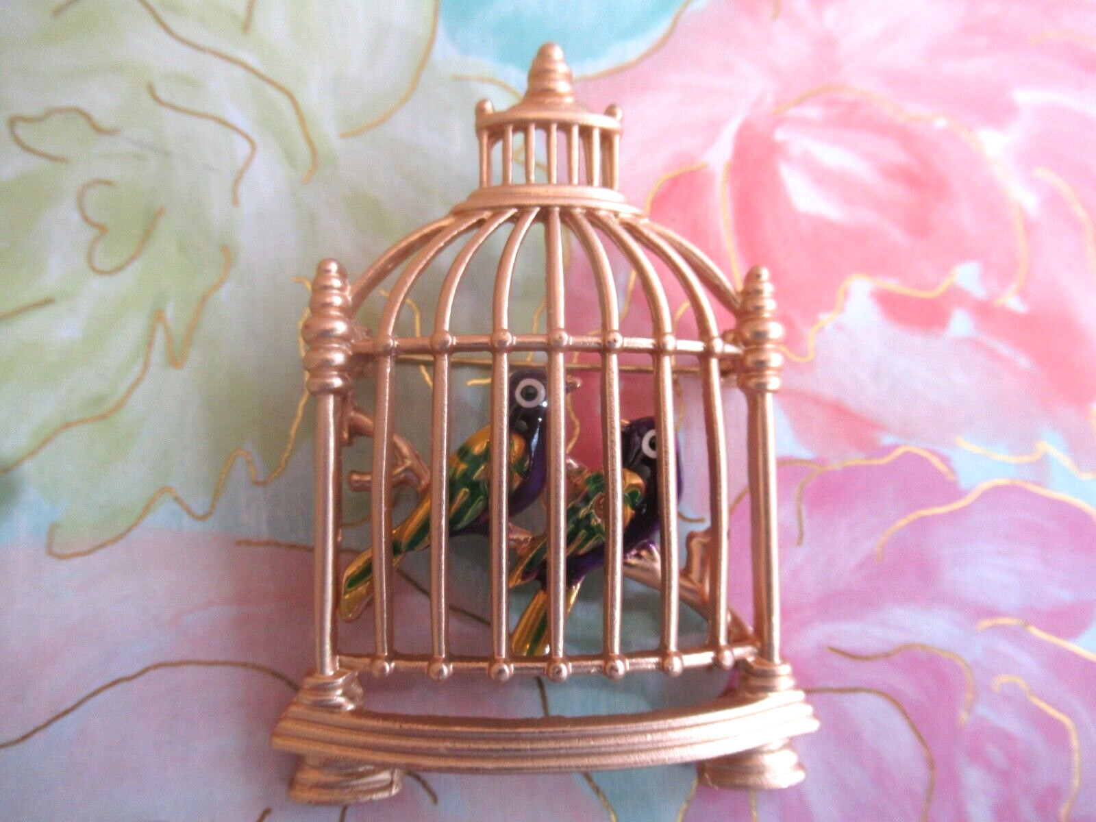 DIMENSIONAL BIRD CAGE ENAMEL & GOLD TONE BROOCH PIN