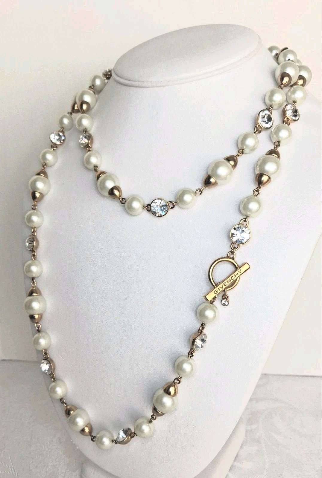 Vintage Givenchy pearl and crystal statement Rich mom necklace Ivory gold 20 in
