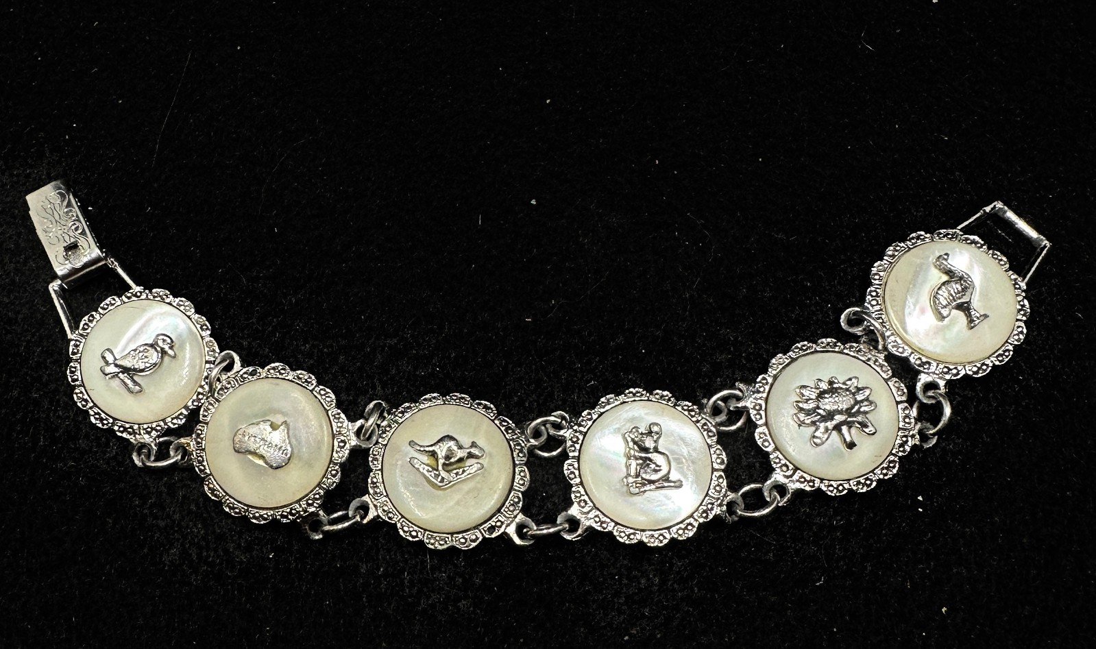 HTF Vtg Australia Souvenir MOP SILVER TONE BRACELET Kangaroo, Koala, Kookaburra