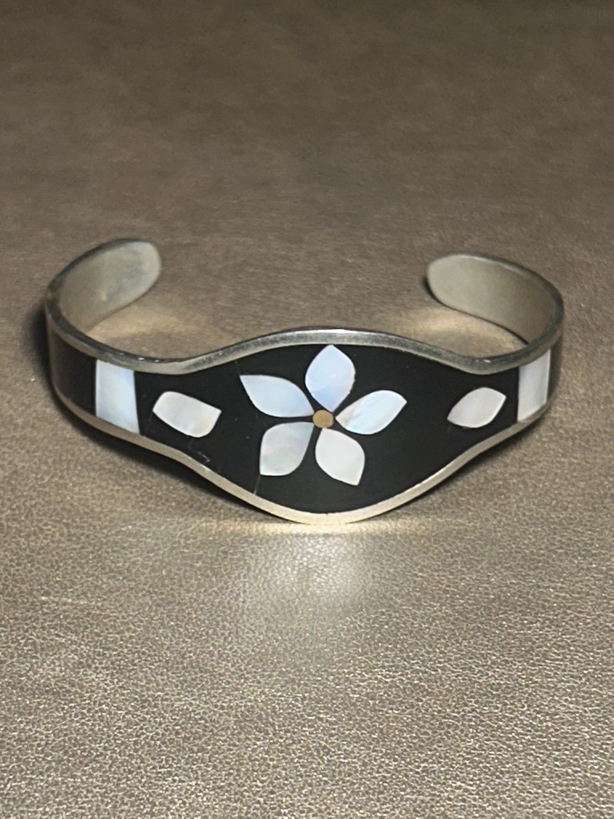 VTG Alpaca Silver Mexico FLOWER Mother Of Pearl Abalone Cuff Bracelet Size 5.5–6