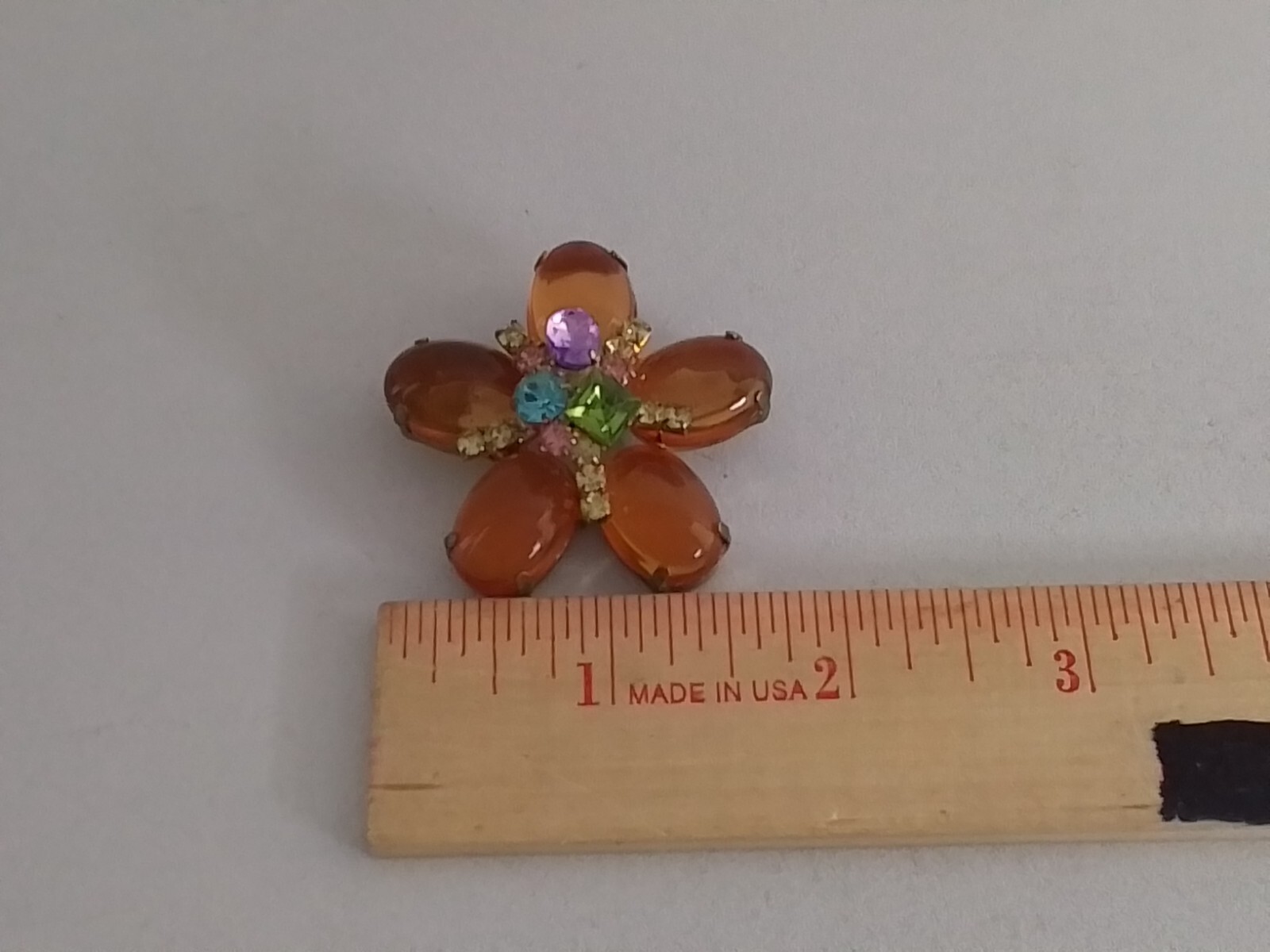 AMBER CABOCHON PASTEL RINESTONE BROOCH GLOWS UNDER BLACKLIGHT