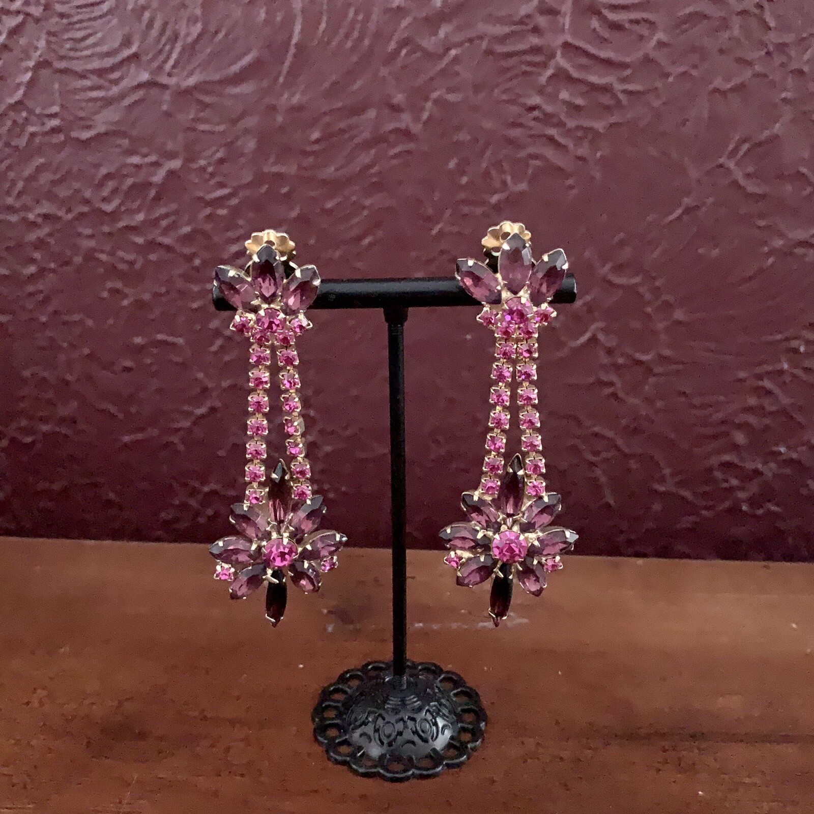 Beautiful Vintage Purple/Magenta Rhinestone Gold Toned Dangle Clip-on Earrings