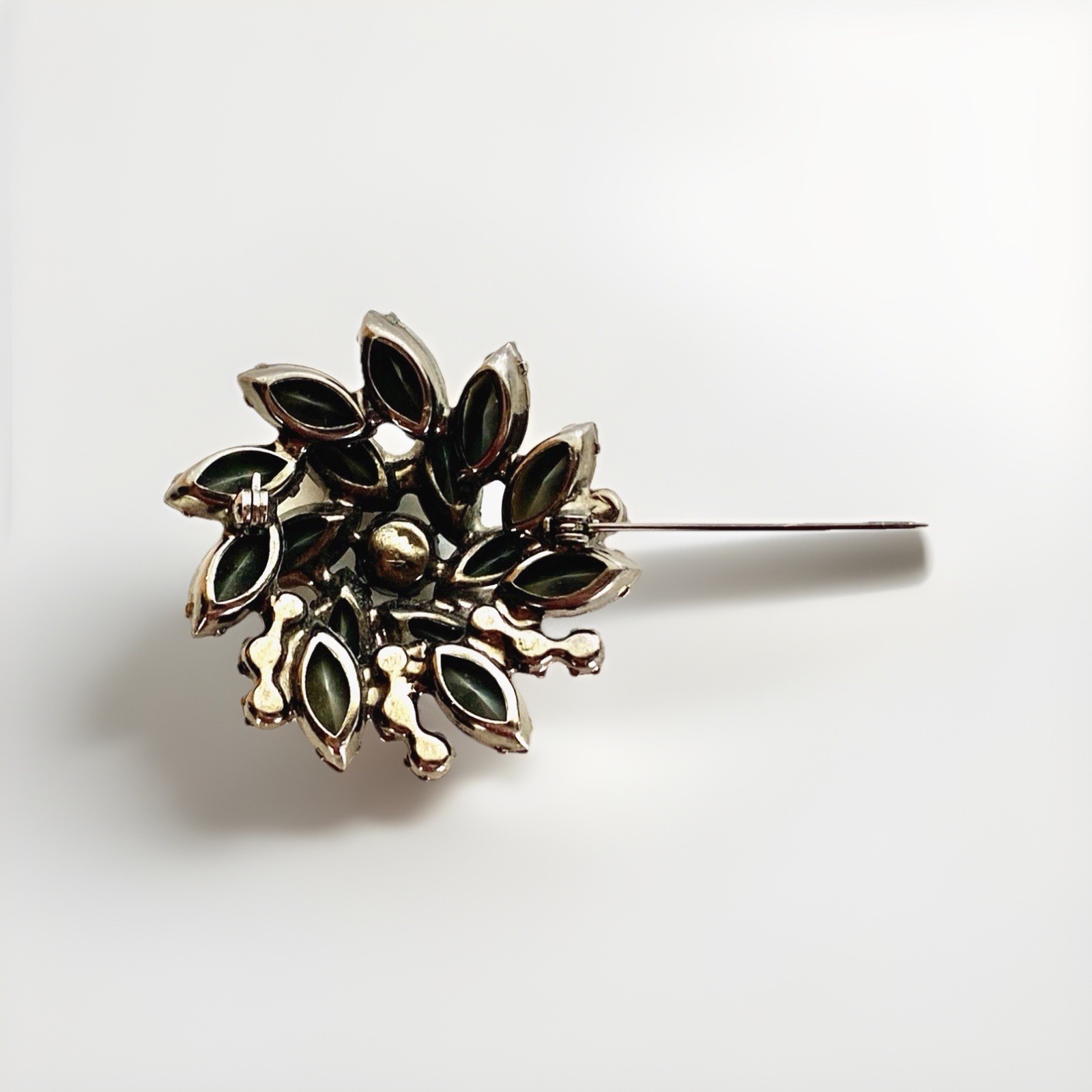 MCM Juliana D&E/ DeLizza Elster Black Crystal Pinwheel Brooch, 1-7/8″W