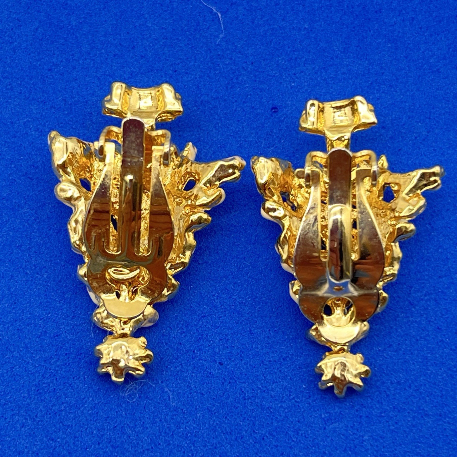 Vintage Christmas Tree Jewelry Set Brooch Clip On Earrings White Snow Frosted