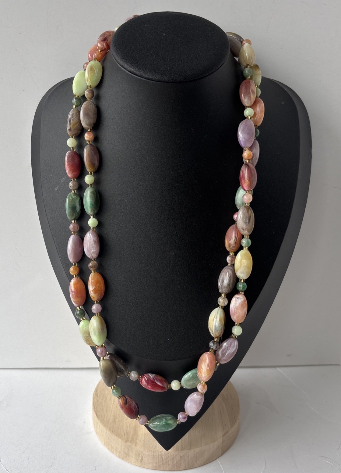 Vintage 1960s Multi-Strand Lucite Confetti Bead Necklace – Marbled Acrylic – 24″