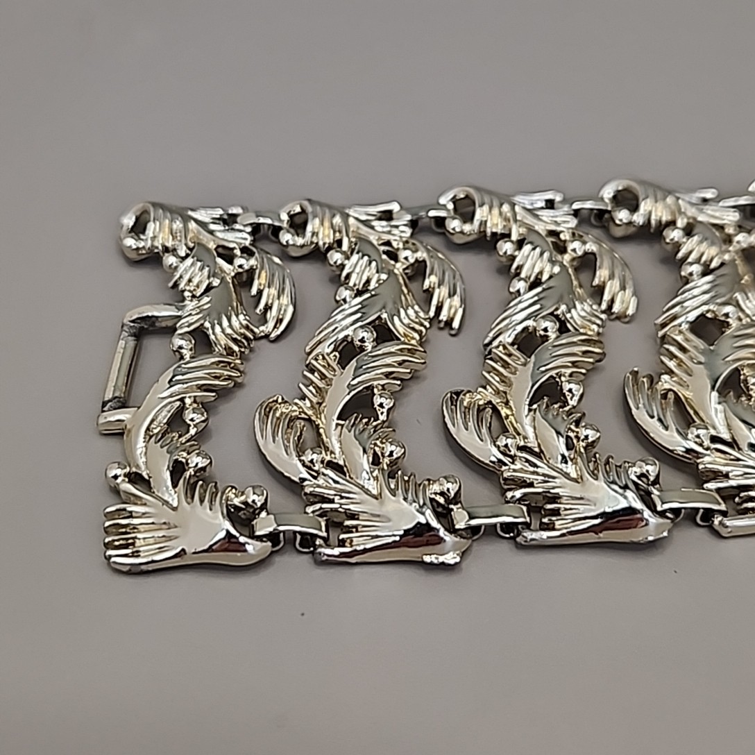 Vintage Charel Wide Bracelet Openwork Leaf Bar Link Gold Tone 7″
