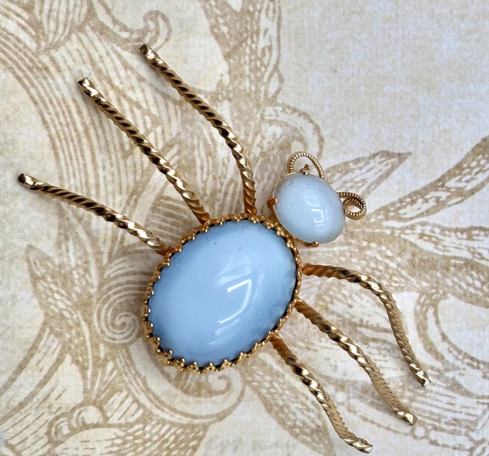 VINTAGE Moon Glow glass Spider Brooch Figural Insect PIN Fancy Fashion BUG