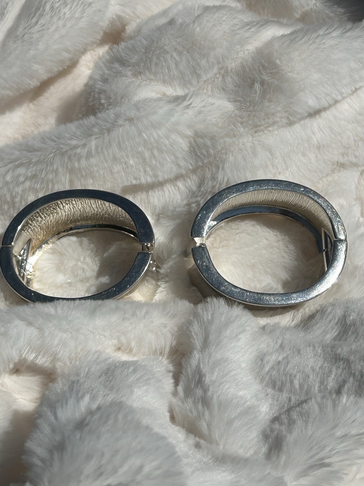 Pair Of Chunky Avon Silver Plate Bracelets Clamper Vintage excellent