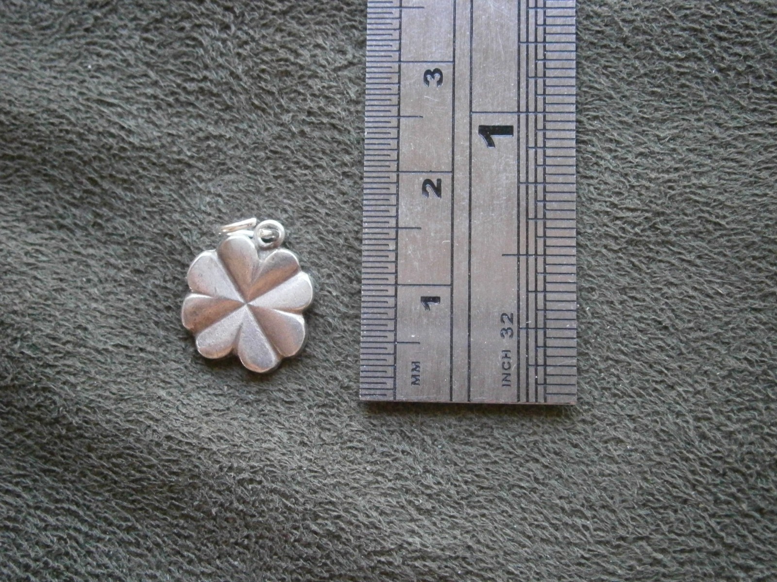 Lucky Four Leaf Clover Vintage Sterling Silver Bracelet Charm Pendant 1.3g