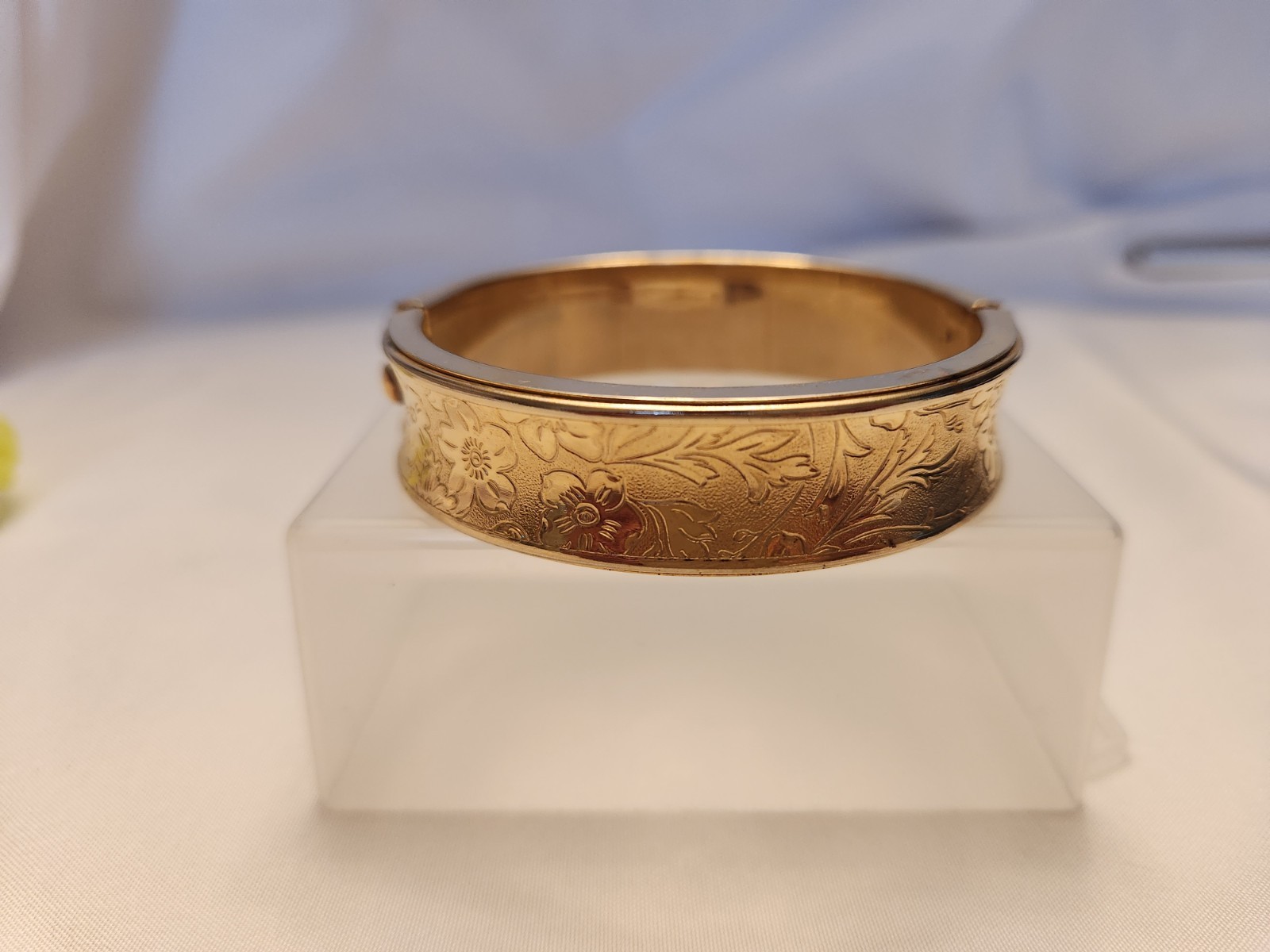 VINTAGE Yellow Gold Tone Floral Engraved Bangle BRACELET (Gold Plated?)