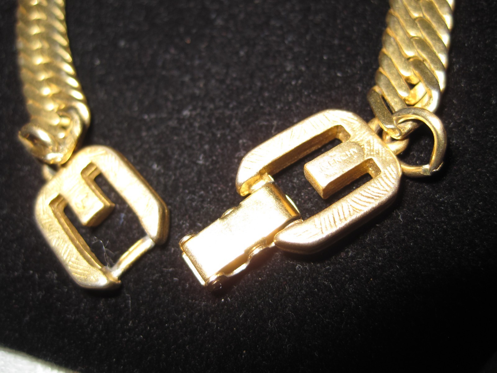 signed Givenchy gold tone herringbone flat style chain w/ double G clasp