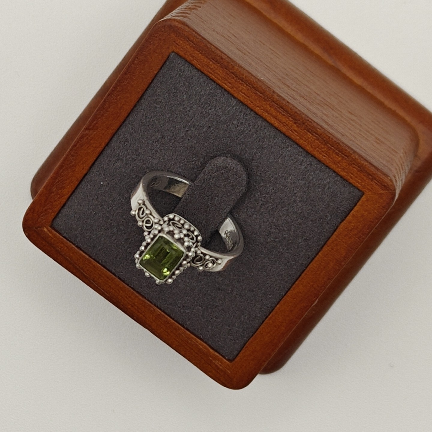 Vtg Sterling Silver Filigree Ring With Green Peridot Emerald Cut MNSN US 7.5