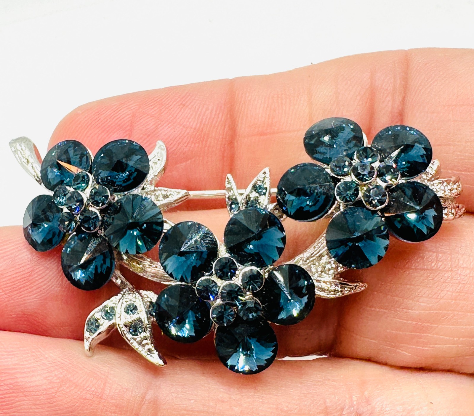 Lot 4 Sparkly Light Sapphire Blue Silver Gold Tone Flower Round Pins Brooches