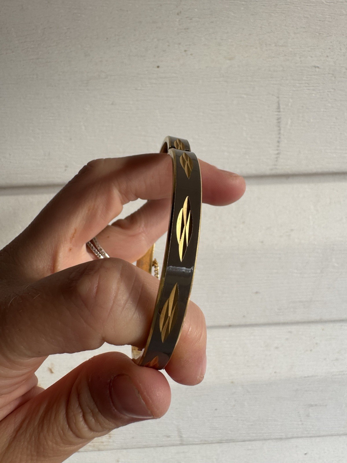 Vintage gold tone Dark Grey enamel etched hinged Chain bangle bracelet Hong Kong