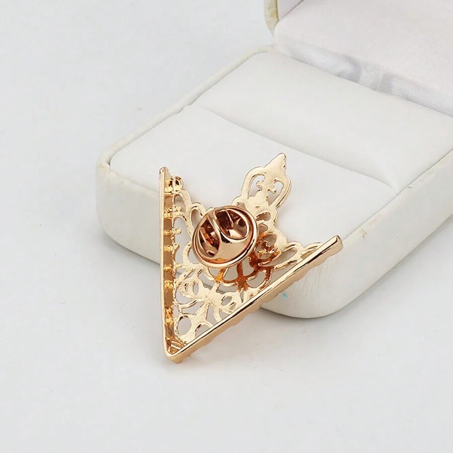 Vintage Brooch Pin Triangle Hollow Out Unisex Lapel Pin For Shirt Collar Decor