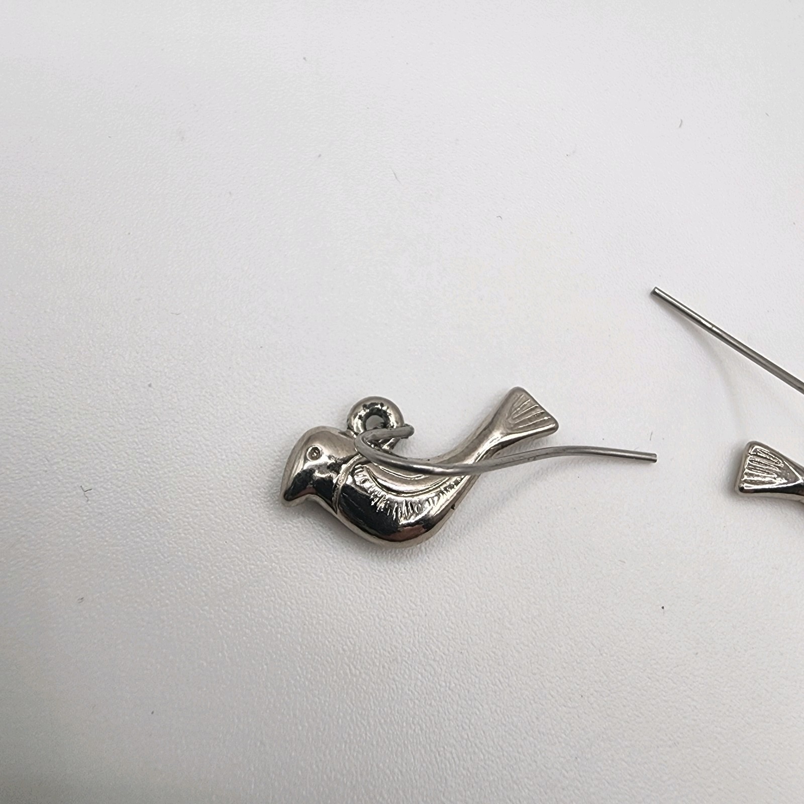 Women’s Silver Toned TRIFARI Earrings Dangle Bird Dove Sparrow Pigeon Vintage