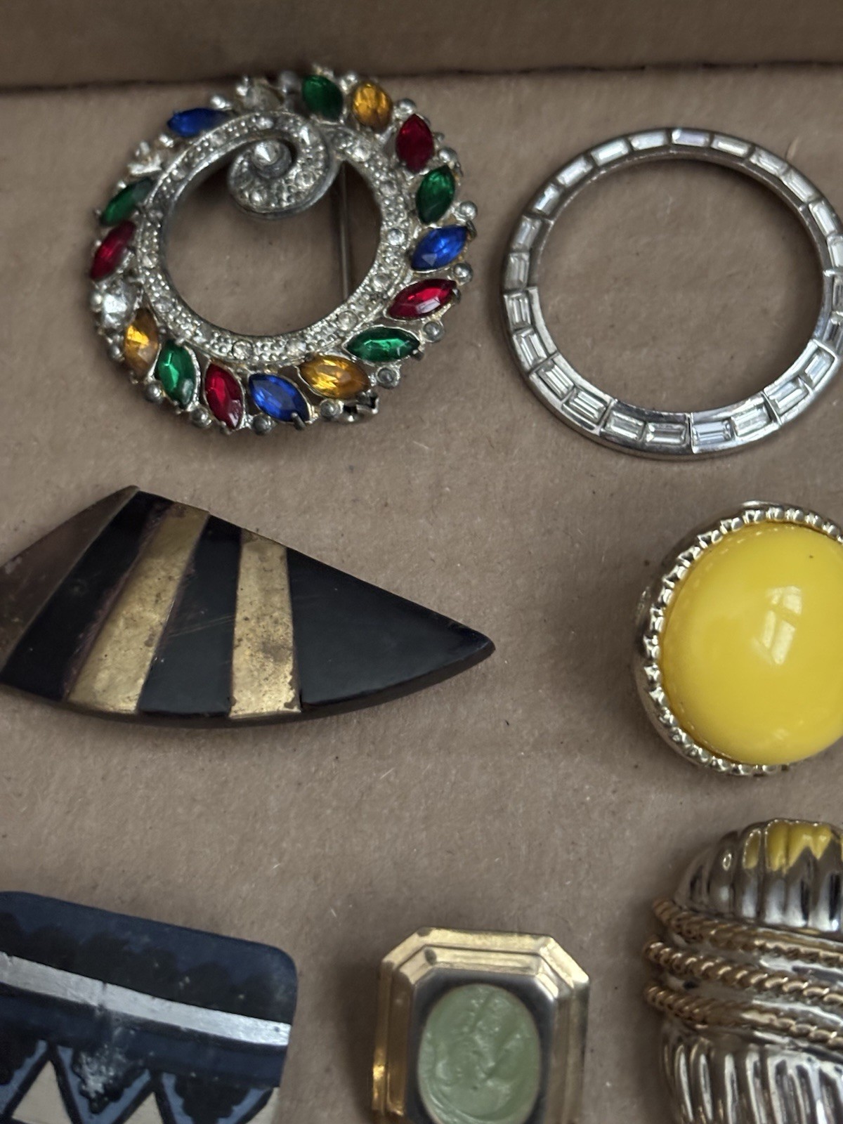 Vintage Single Earrings Crafts Jewelry Lot, Broochs 55+ Pieces