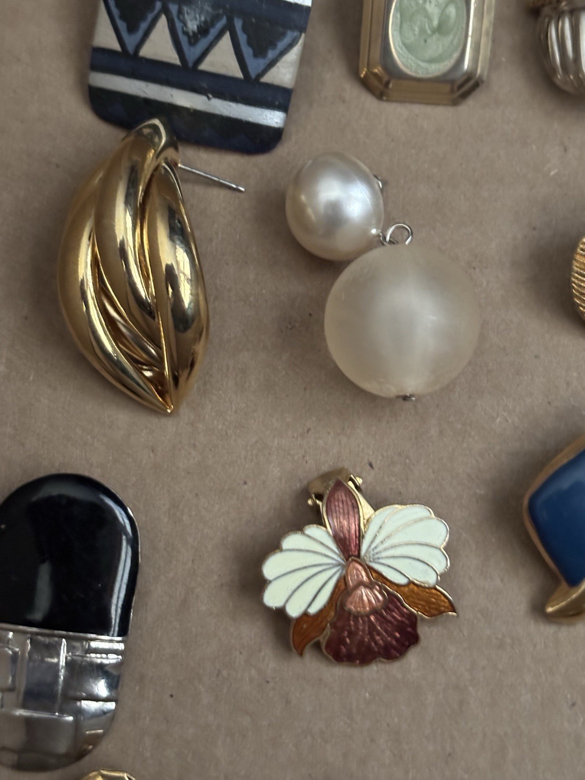 Vintage Single Earrings Crafts Jewelry Lot, Broochs 55+ Pieces