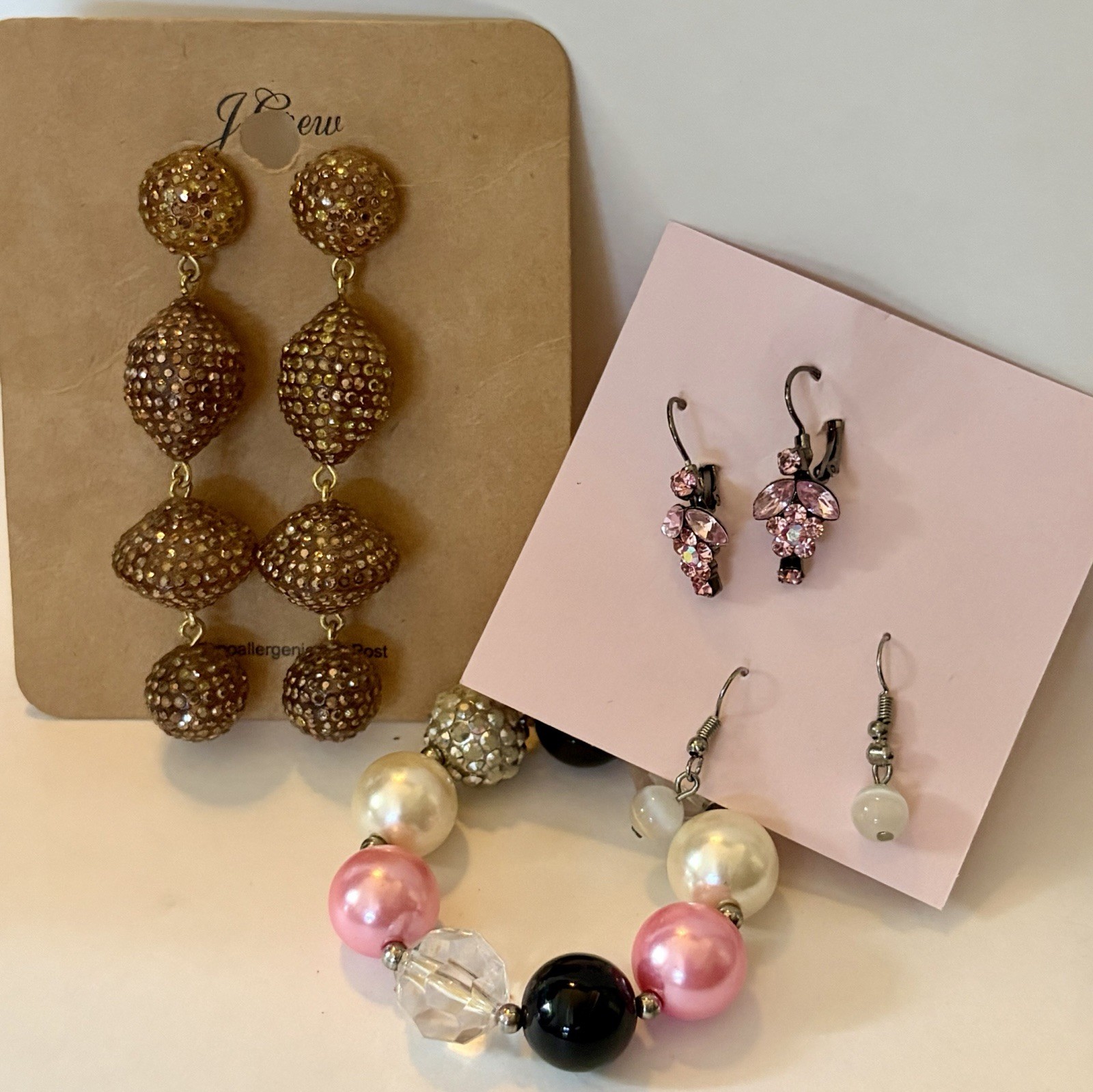“ Summer Breeze “ Elegant Pearl And Gems Lot Etc (17 pc)