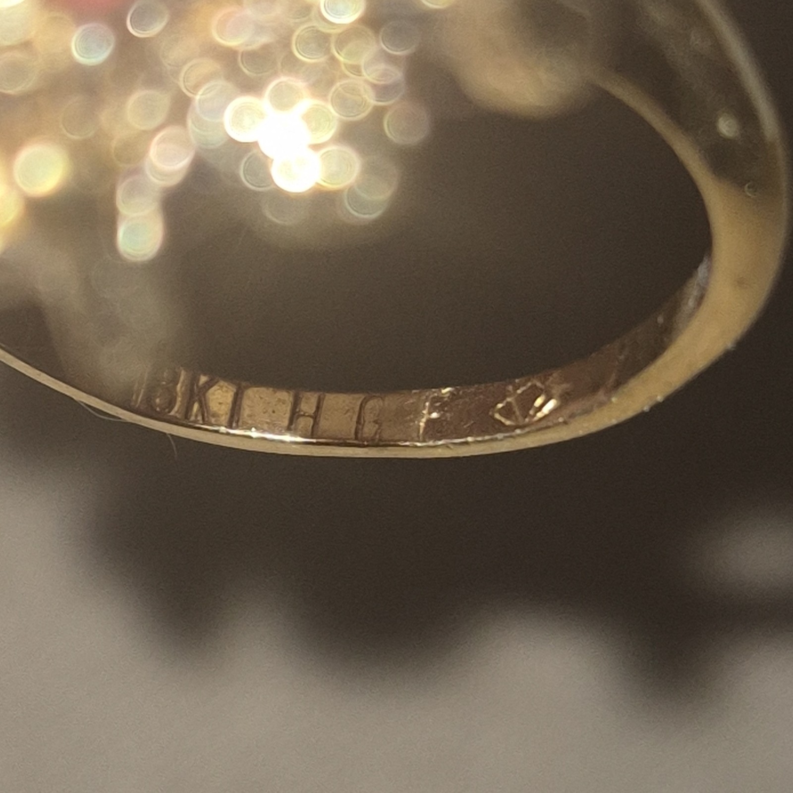Gold Tone Oval Cameo Ring with Pink & White Main Stone, 1 Gemstone