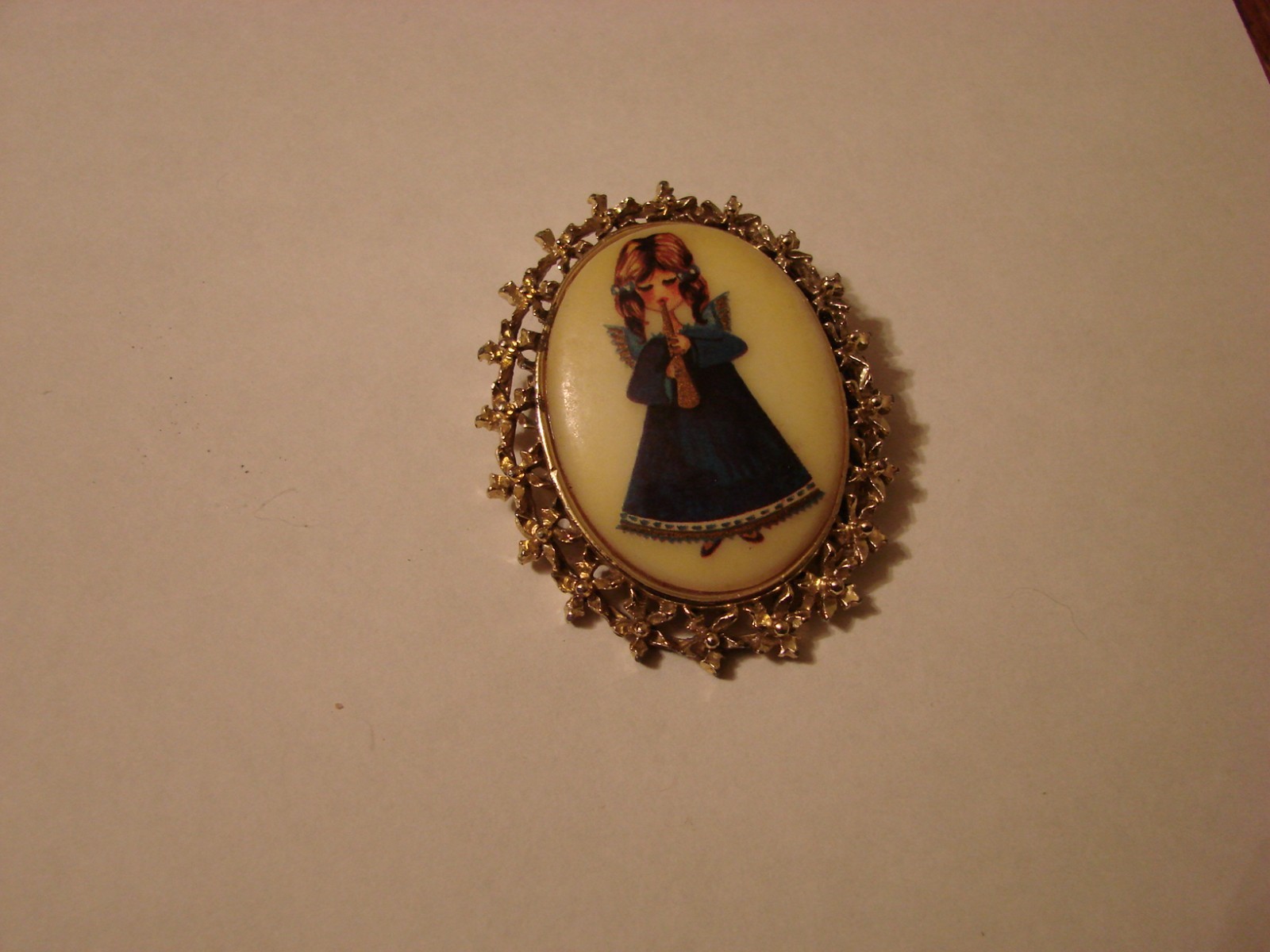 Tancer Il Christmas Cameo Angel Pin Brooch Oval Gold Tone