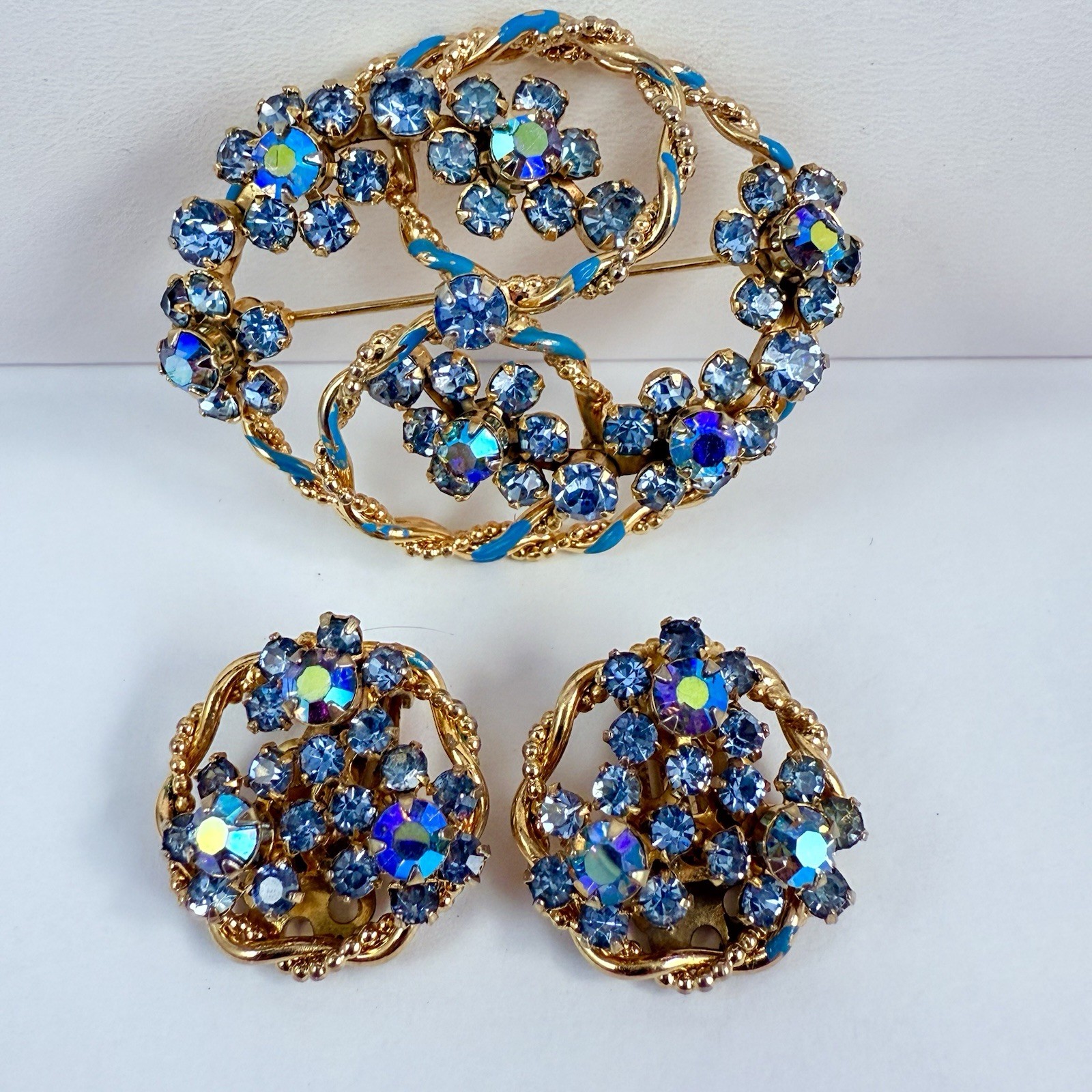 VTG KRAMER Blue & Purple AB Rhinestone Enameled Gold Tone Brooch & Clip Earrings