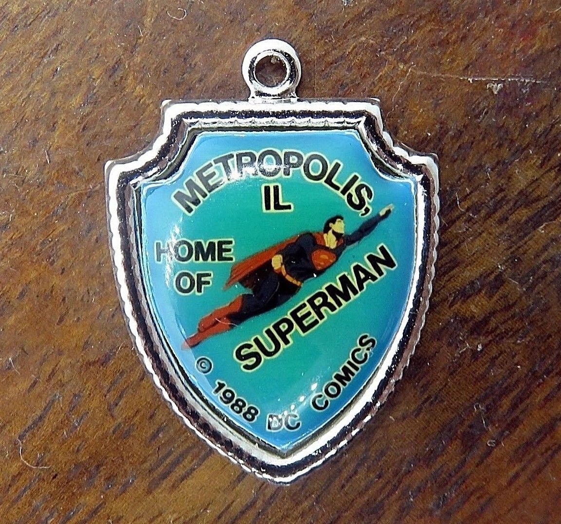 Vintage silver ILLINOIS METROPOLIS SUPERMAN DC COMICS TRAVEL SHIELD charm 4-8