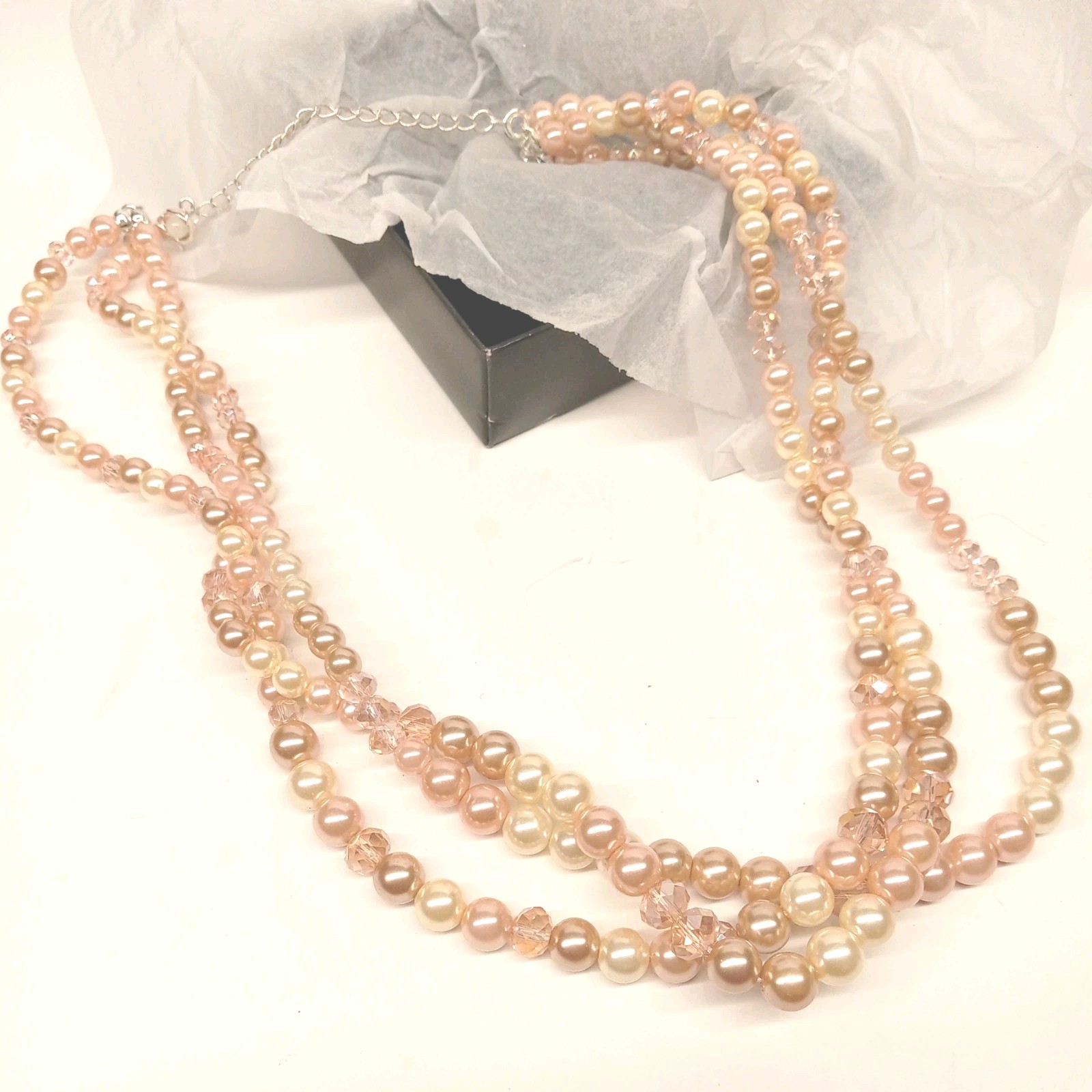 ROSE PEARLESQUE: Statement Necklace , Bracelet Multirang AND Cluster Earrings