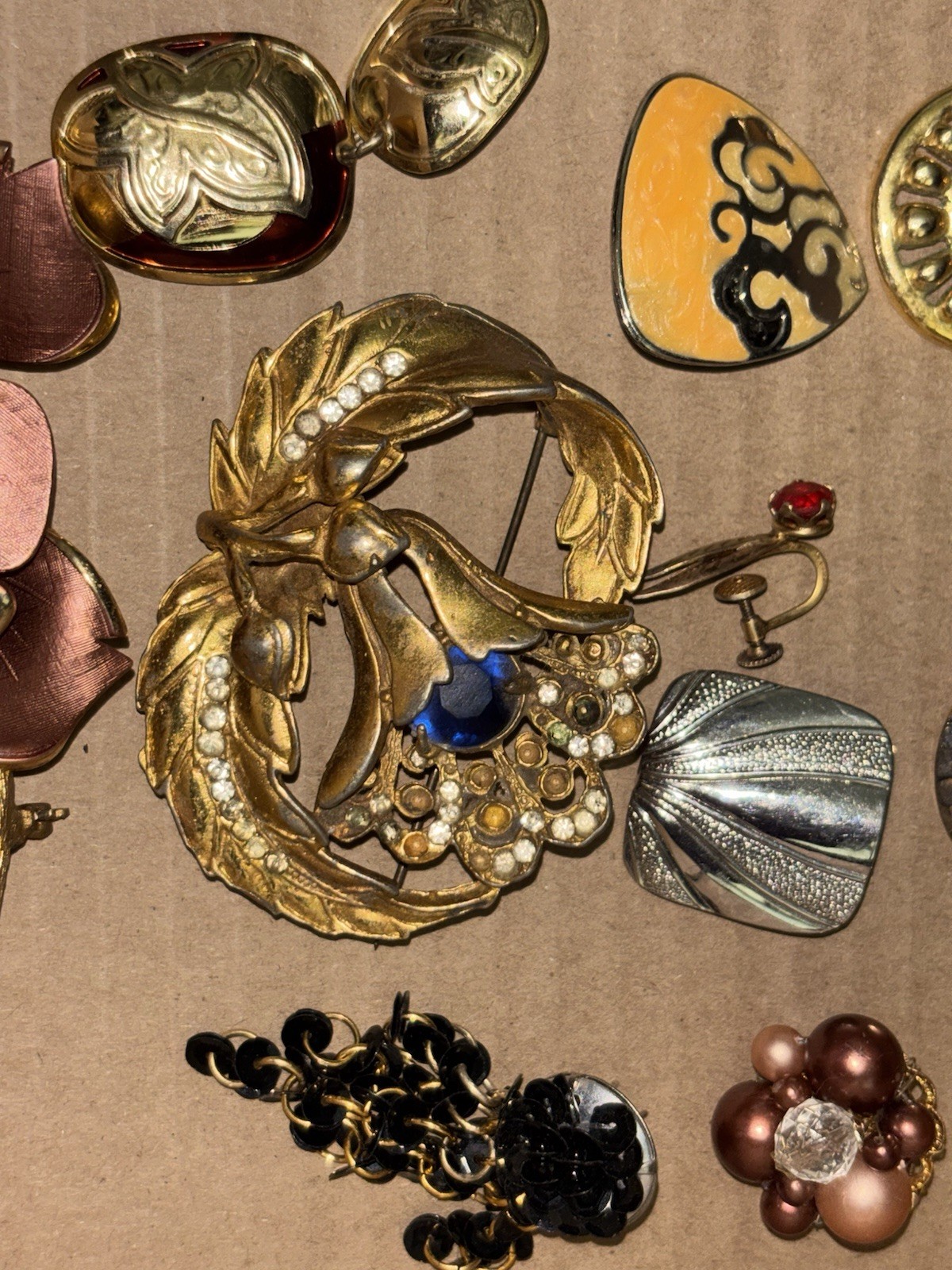 Vintage Single Earrings Crafts Jewelry Lot, Broochs 55+ Pieces