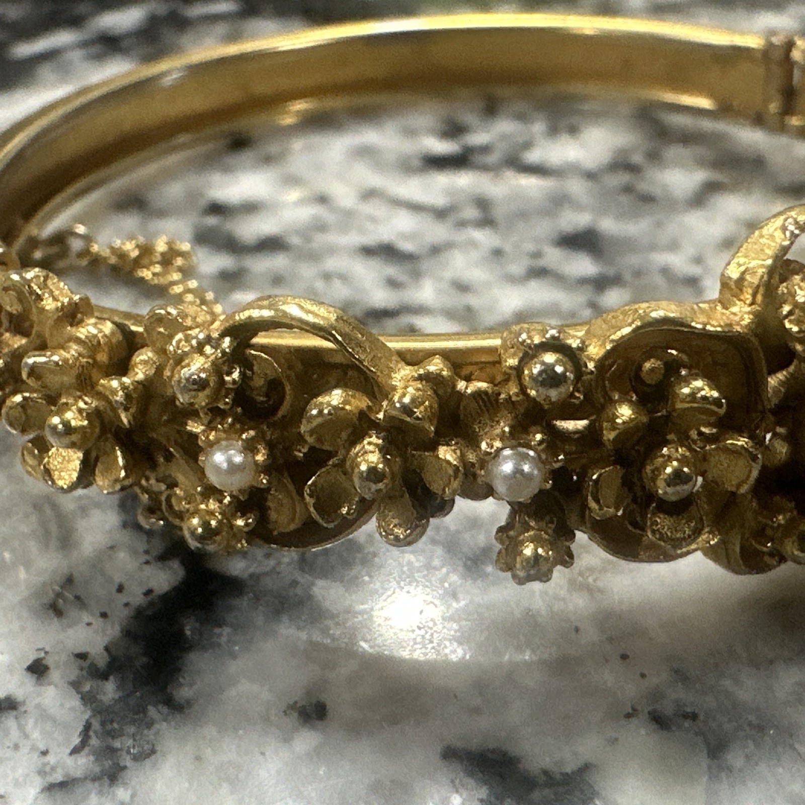 Vintage FLORENZA Bangle Bracelet Cameo Seed Pearls Gold Tone Hinged 6 1/4”