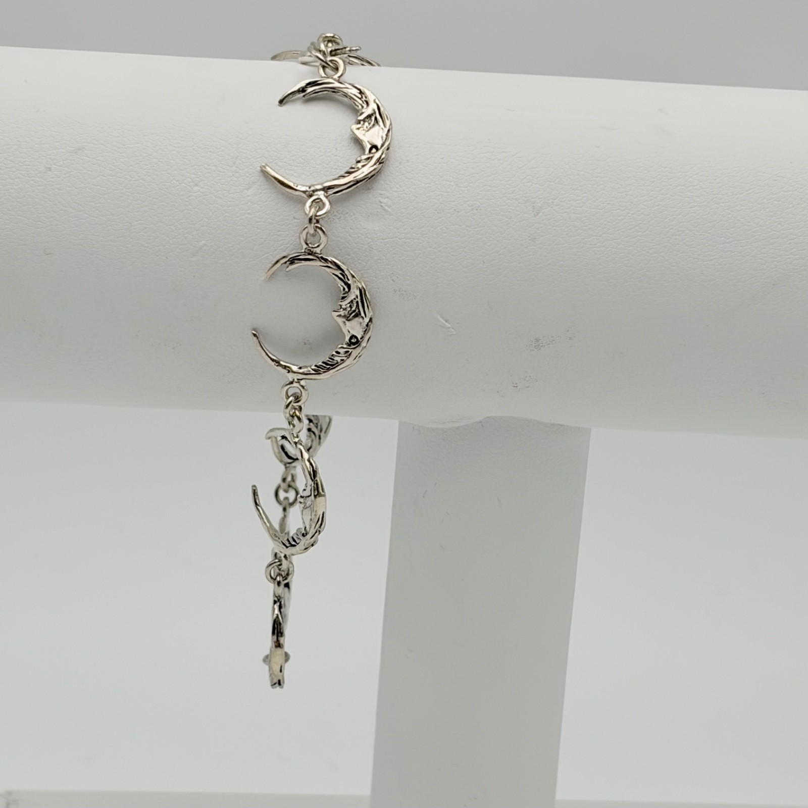 Vintage Sterling Silver 925 Crescent Moon Chain Bracelet Size 7″ New Old Stock