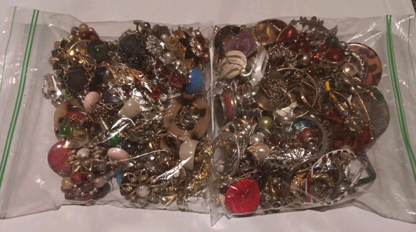 1 Lb 12 Oz Costume Vintage Jewelry Mixed Lot Estate Craft Mostly Earrings
