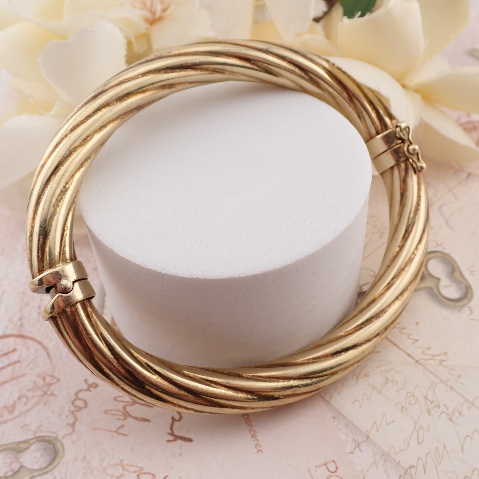 Vintage Veronese V Twisted 6mm Hinged Gold Over Sterling 6 3/4″ Bangle Bracelet