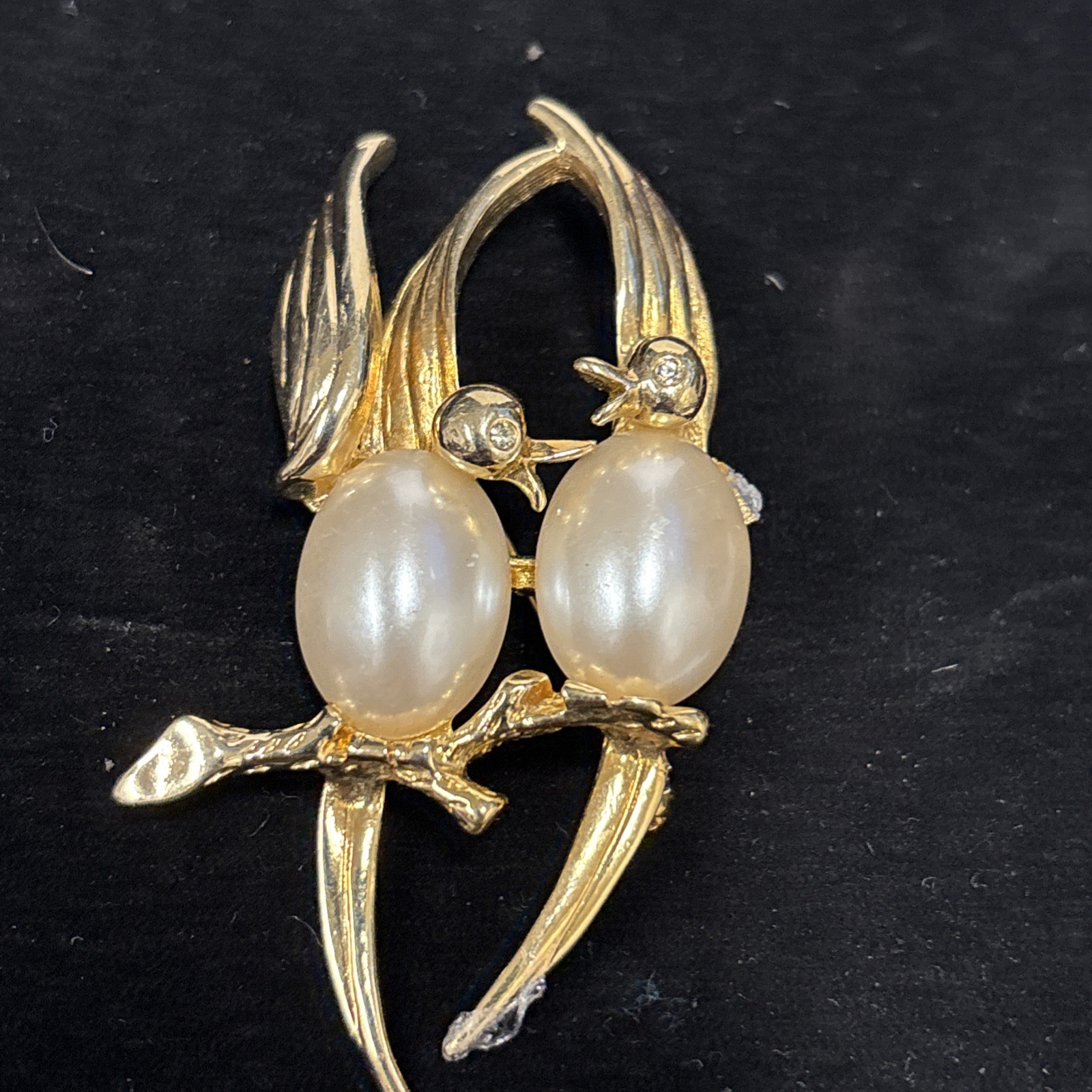 Vintage Pair of Birds Gold Pearl Rhinestone Brooch Pin 2.5” Faux Pearl