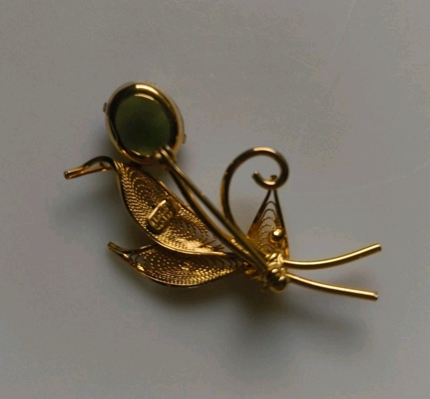Green Jade With Gold Filled Filigree Leaves In A Floral Design Pin #0130