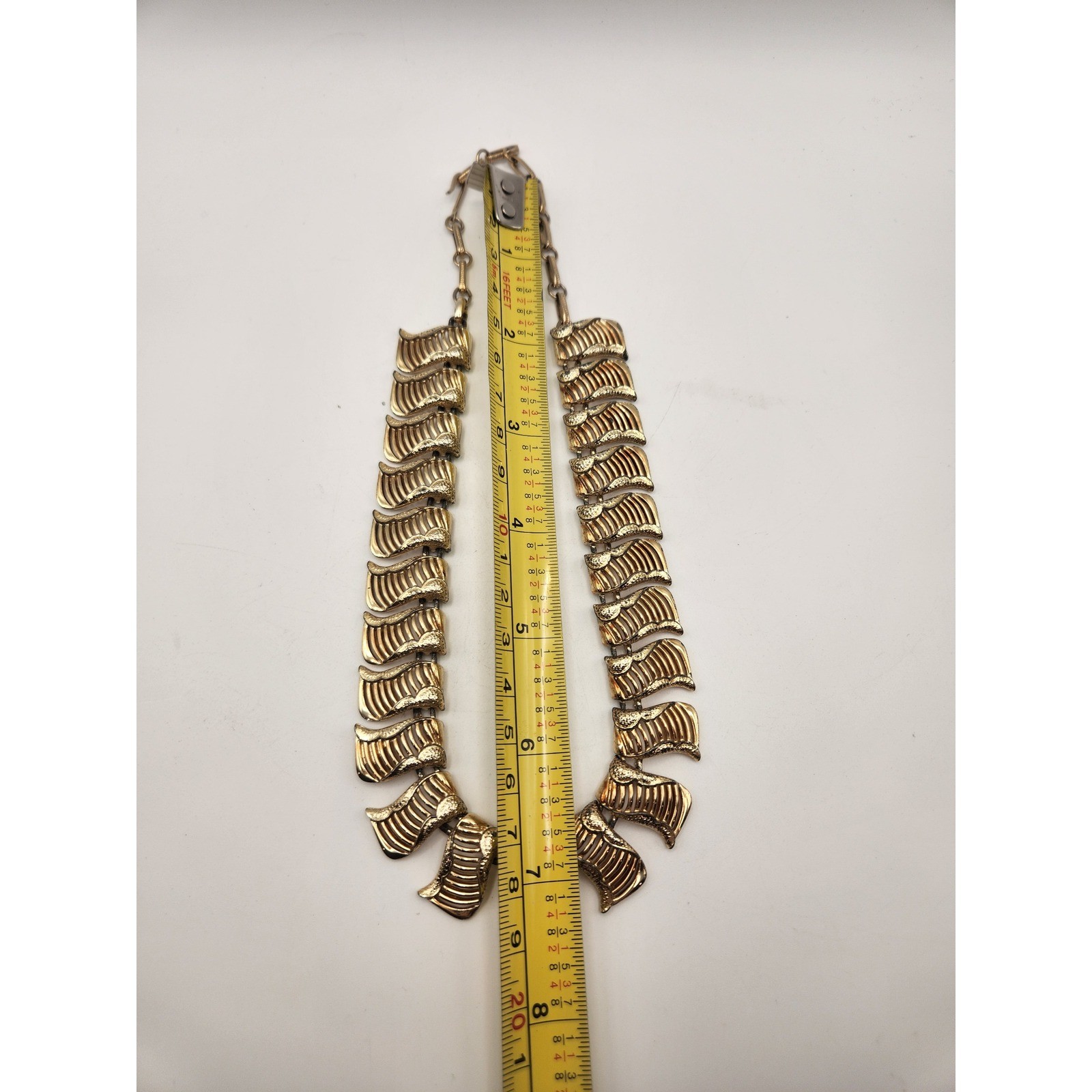 Vintage Coro Gold Tone Ribbed Fan Link Collar Necklace Mid Century Modern MCM