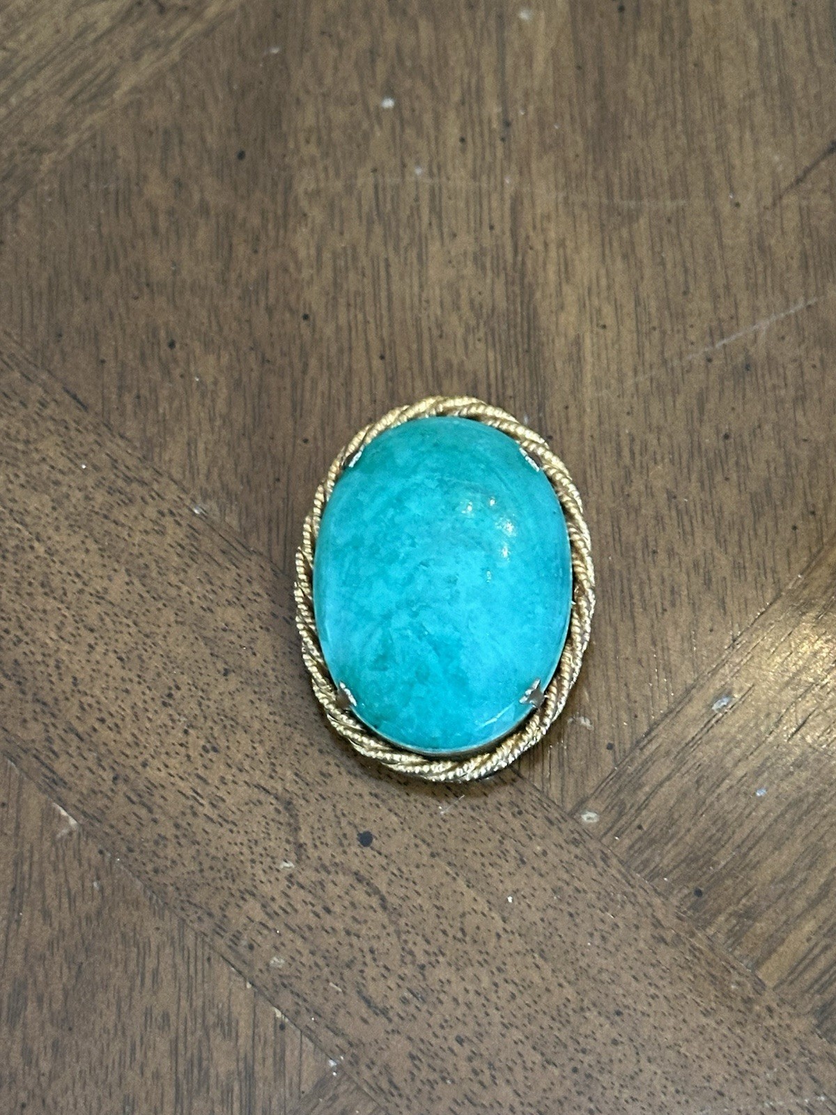 Vintage Faux Jade Green Cabochon Oval Brooch Gold Tone Nice!