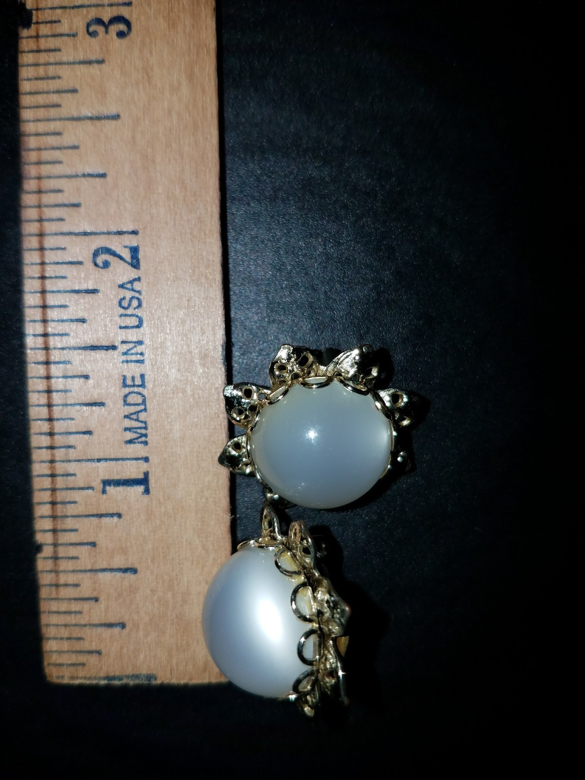 Vintage white Clip-ons With Silver Alloy Metal