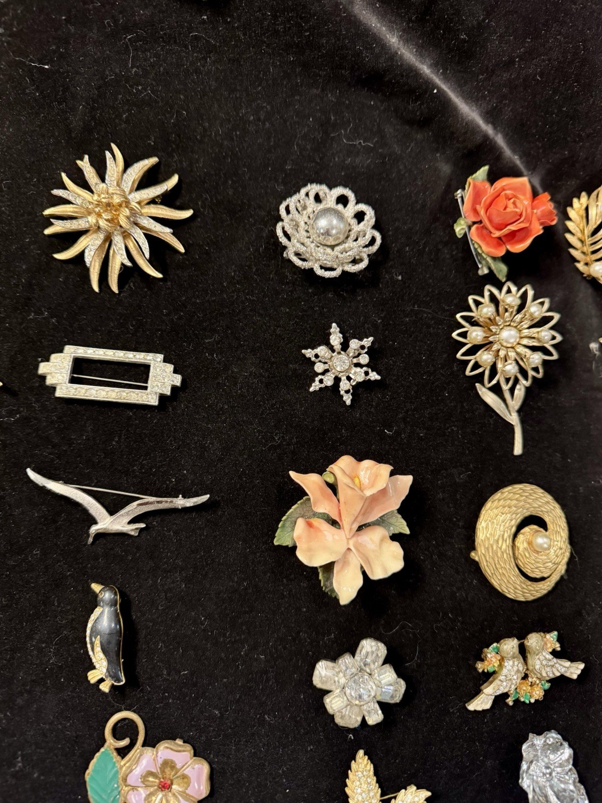 175 Pieces Estate Collection Vintage Brooches Coro, Kramer, Gerry’s, Ora Lisner