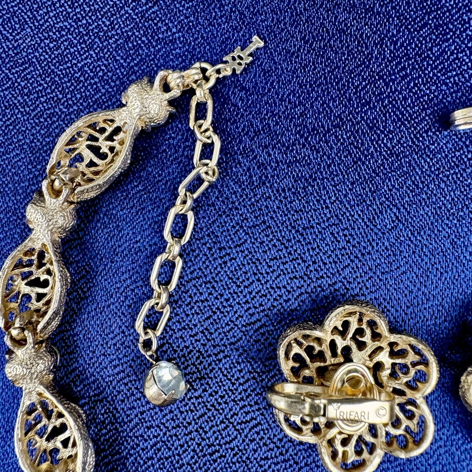 Vintage Crown TRIFARI Gold Tone Necklace & Clip-On Earrings Set ~ Excellent!