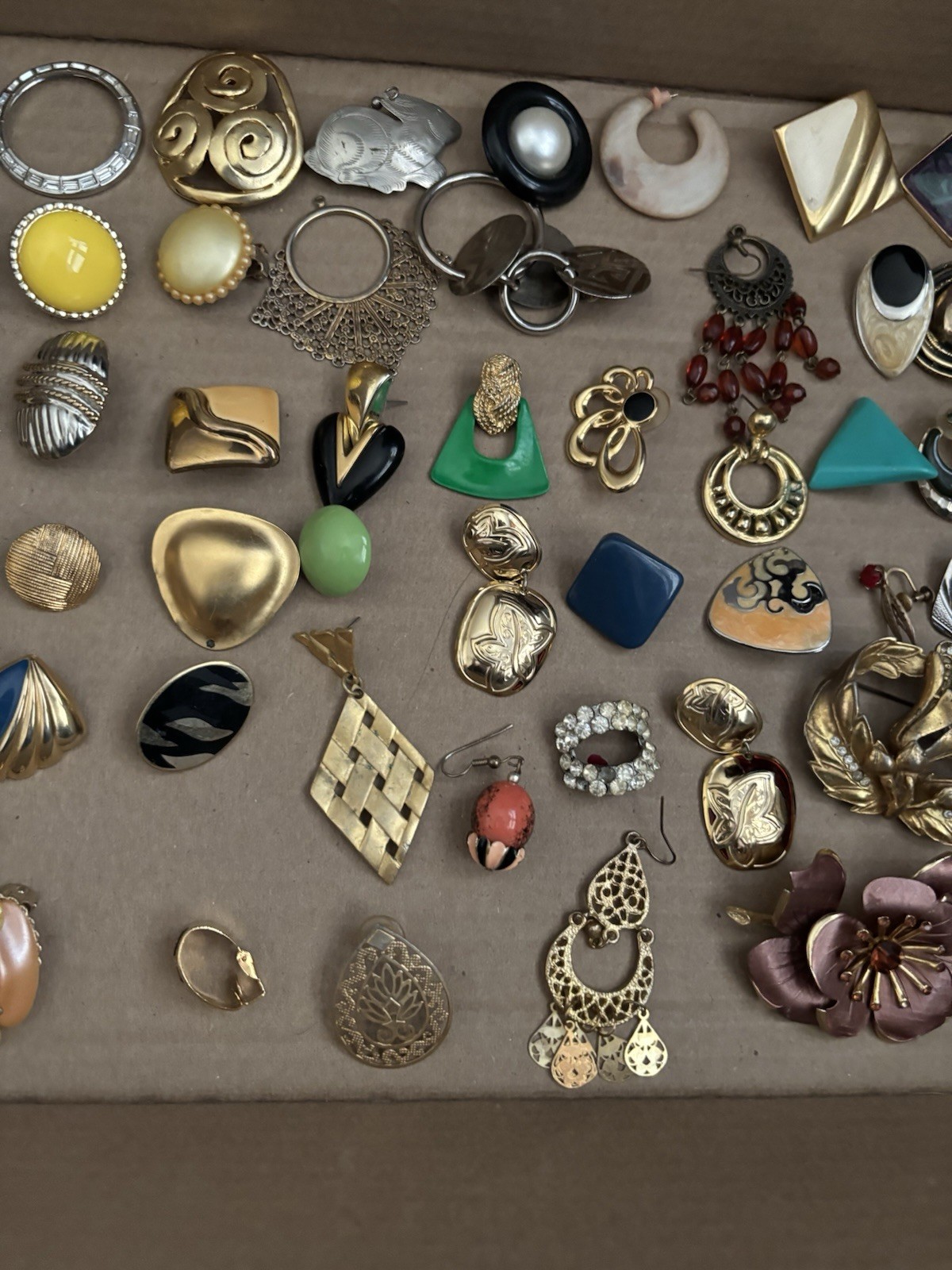 Vintage Single Earrings Crafts Jewelry Lot, Broochs 55+ Pieces